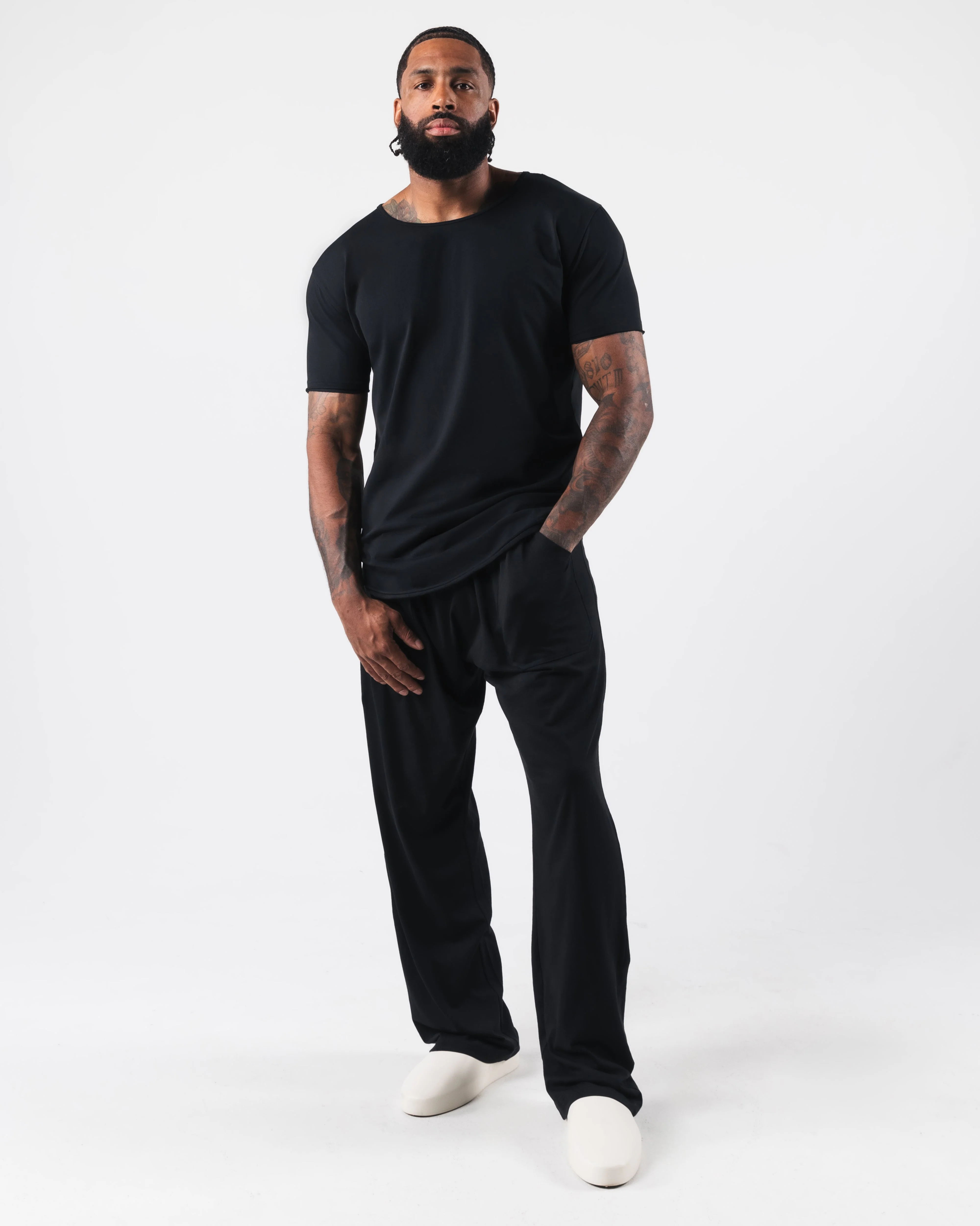 Essential Scoop Neck - Black - Image 4