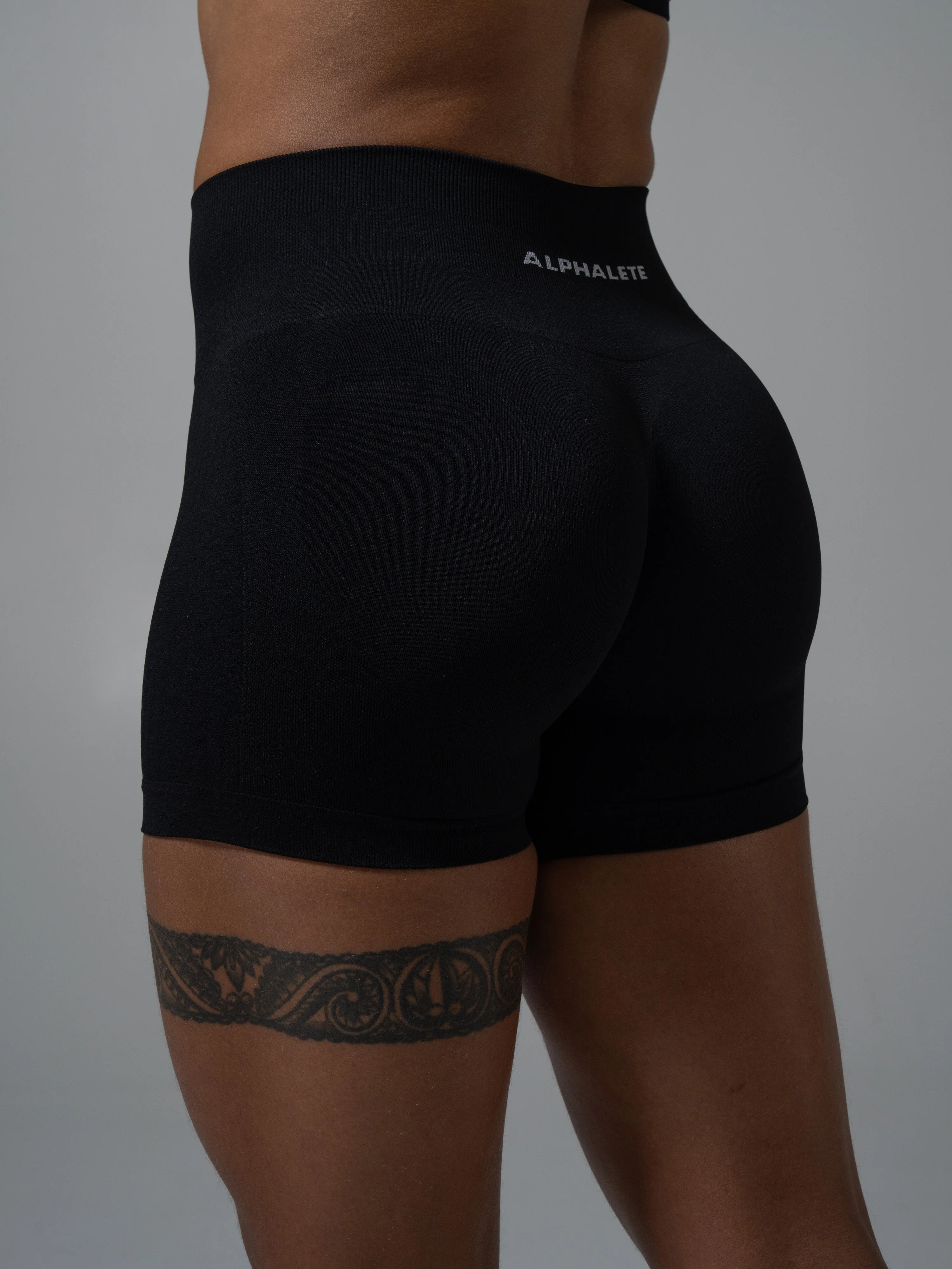 Contour Mid Rise Short - Black - Image 5
