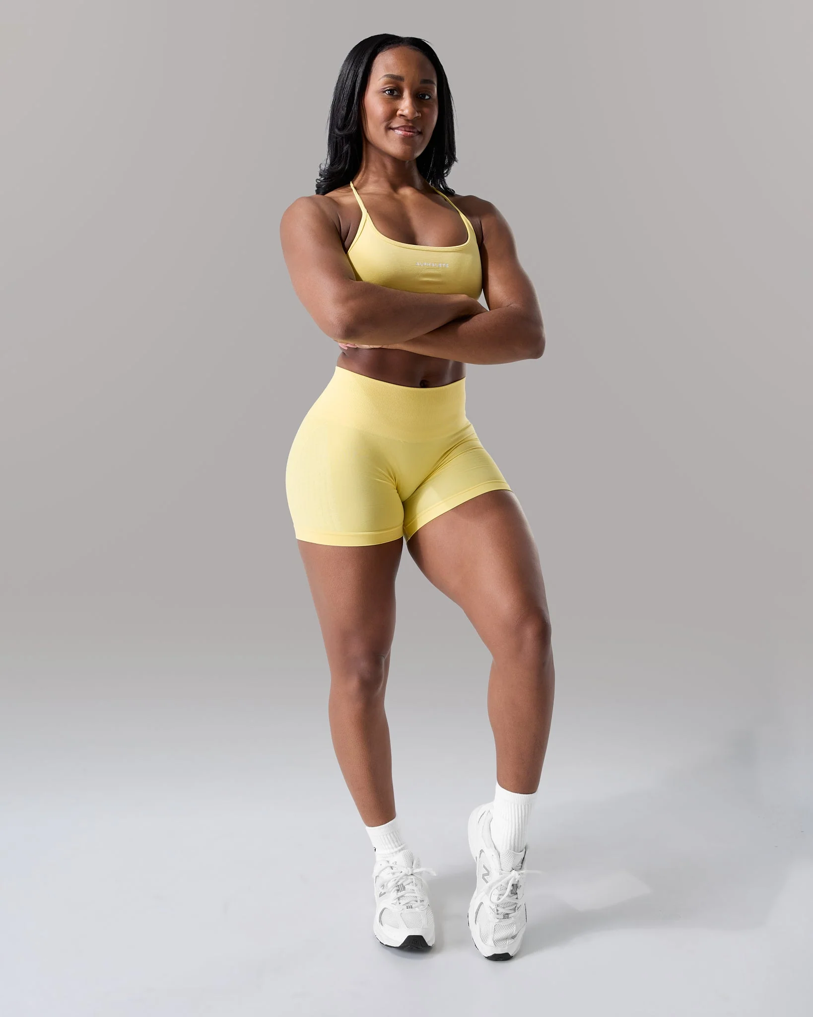 Contour Mid Rise Short - Canary - Image 4