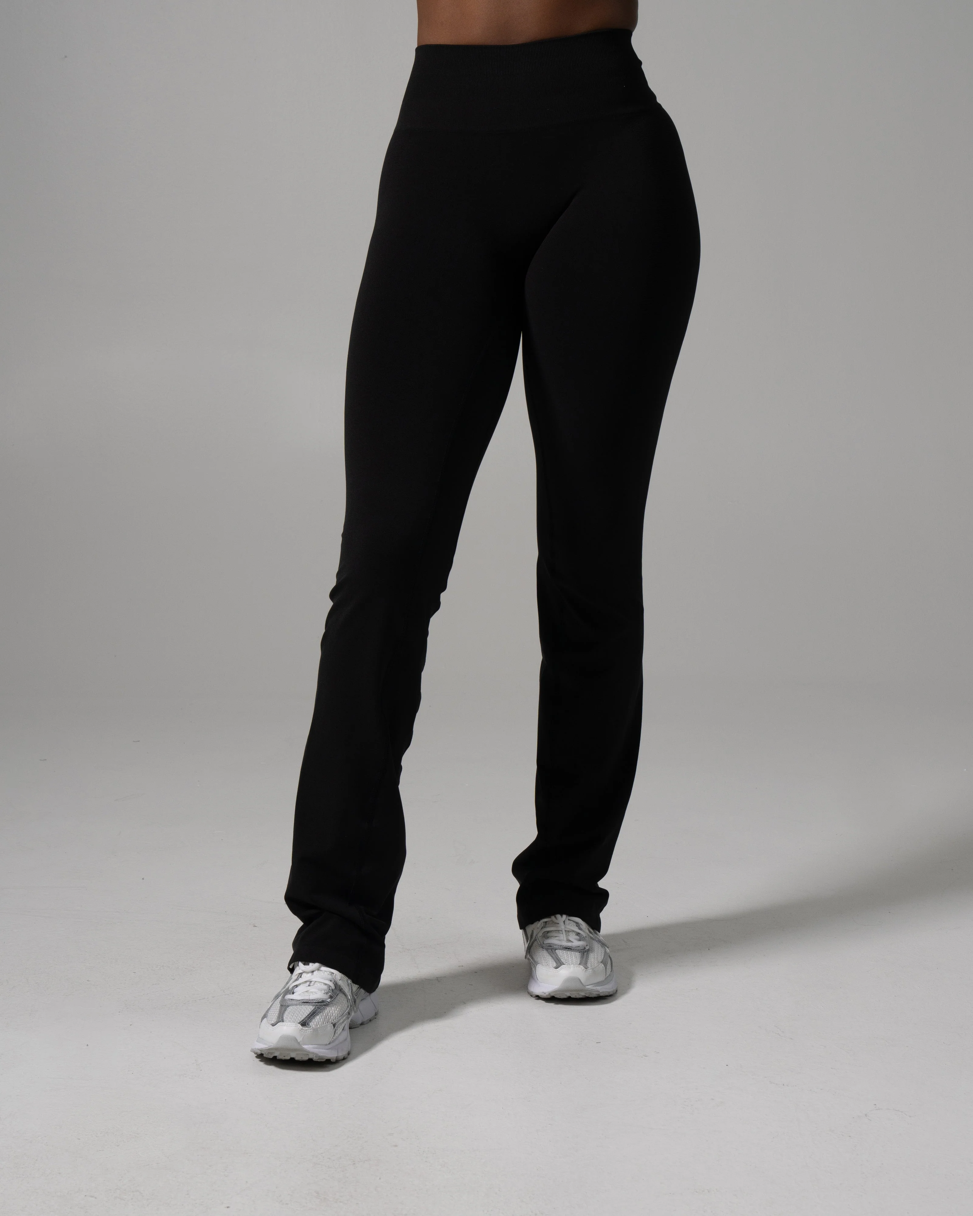 Pump Mid Rise Flared Pant Long - Black - Image 2