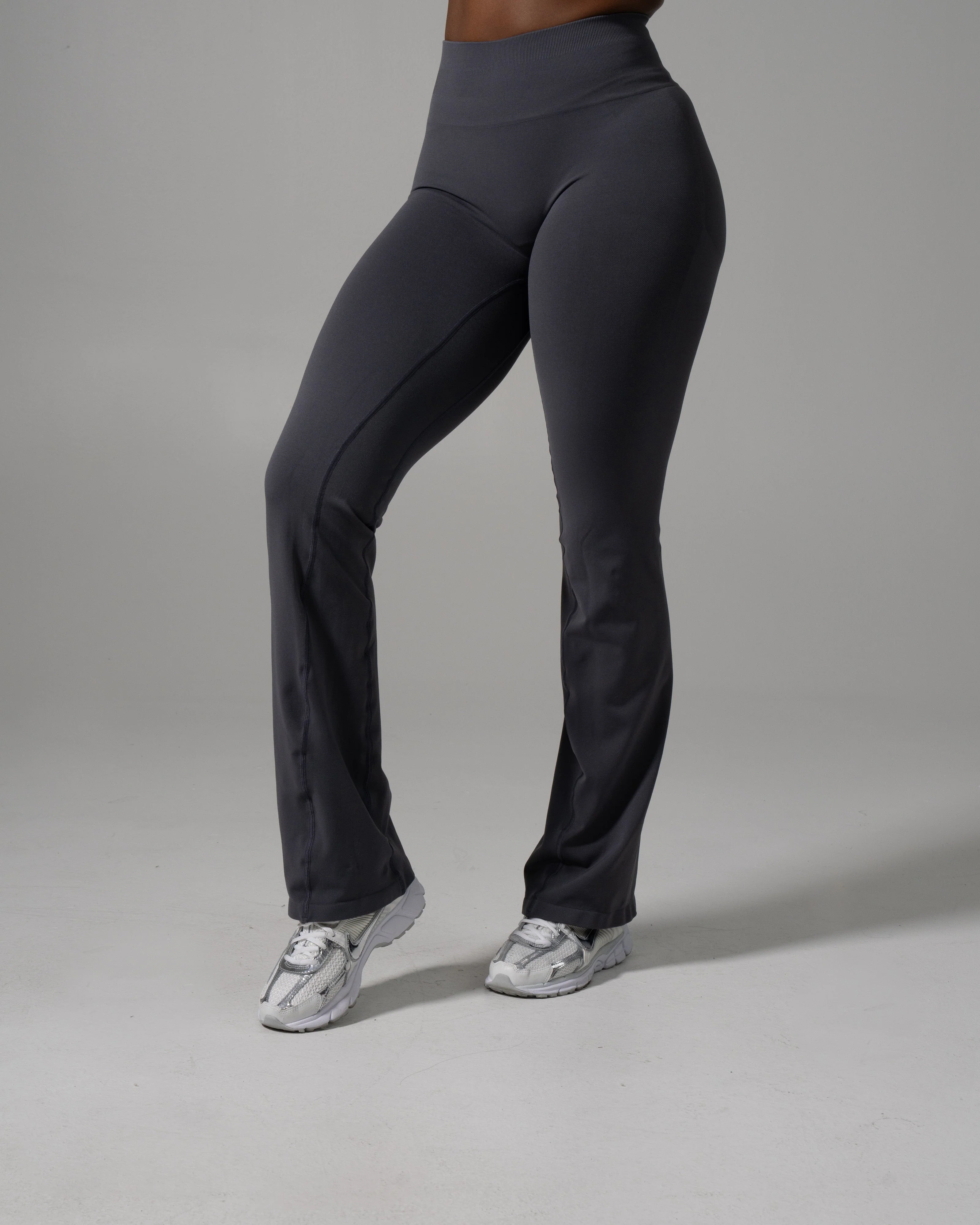 Pump Mid Rise Flared Pant Long - Thunderstorm - Image 3