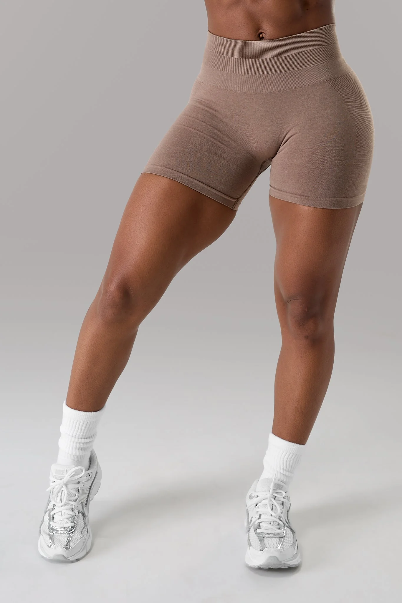 Pump Mid Rise Short - Mocha - Image 3