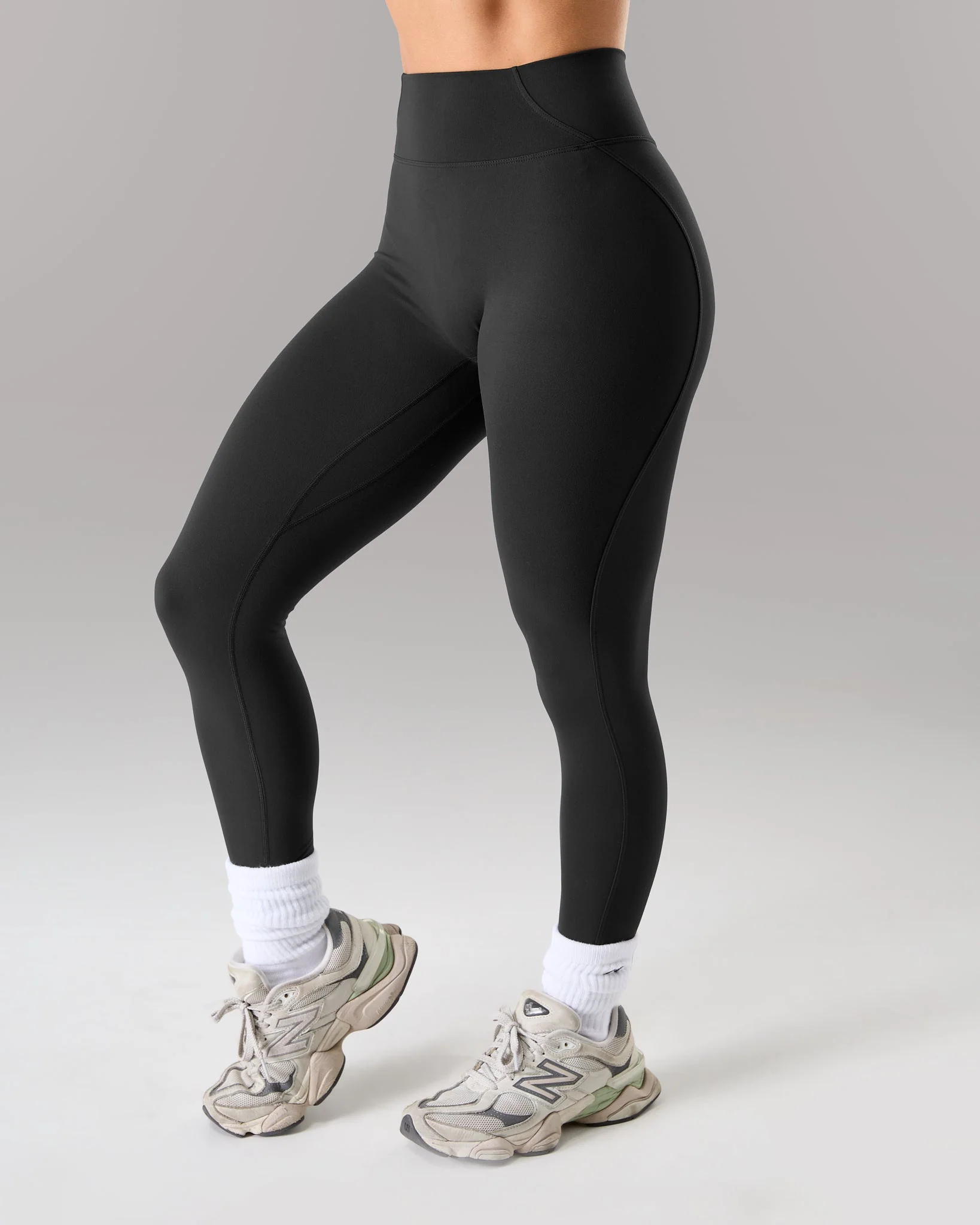 Aura Ultra-High Rise Legging - Onyx - Image 4