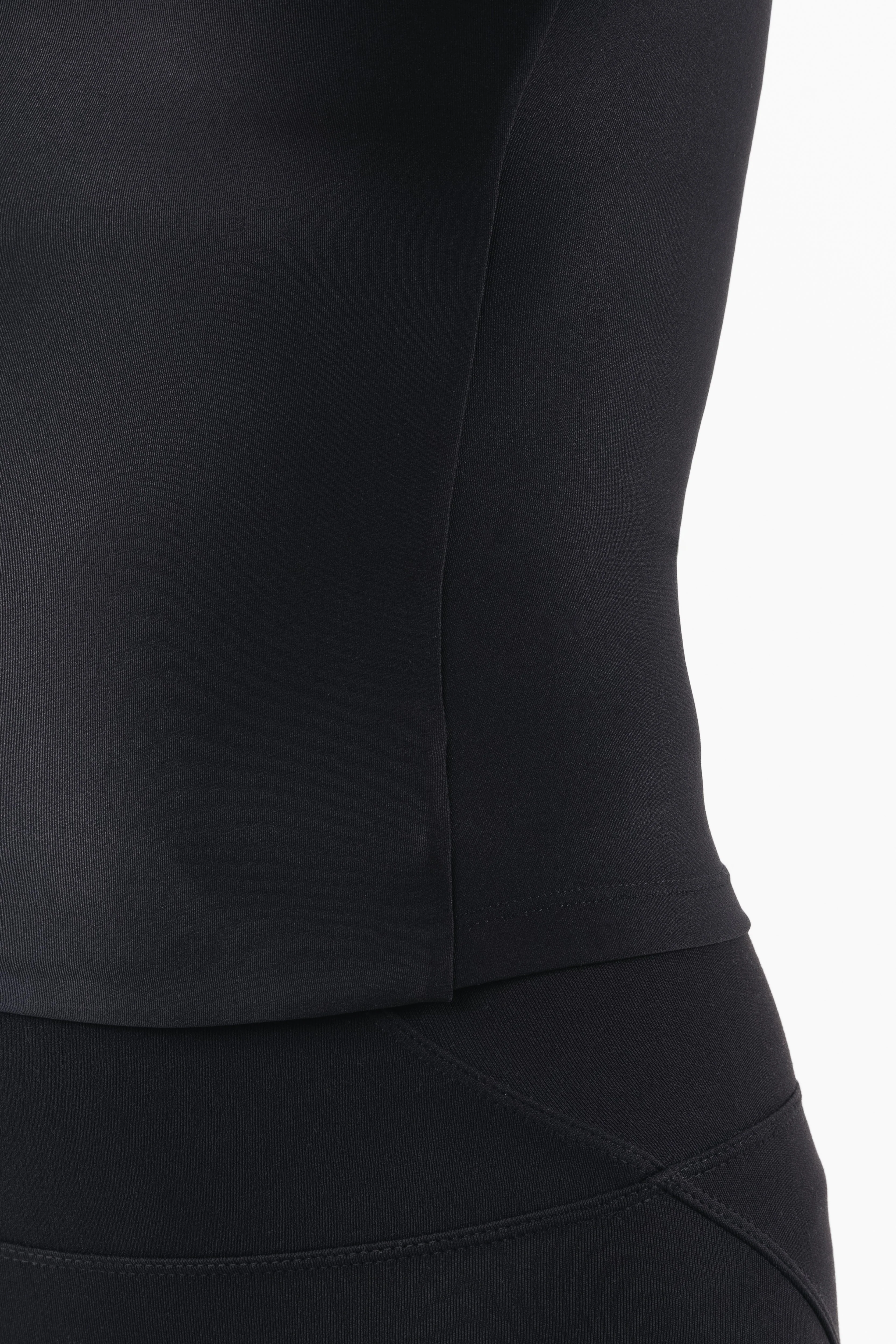 Basics Long Sleeve - Black - Image 5