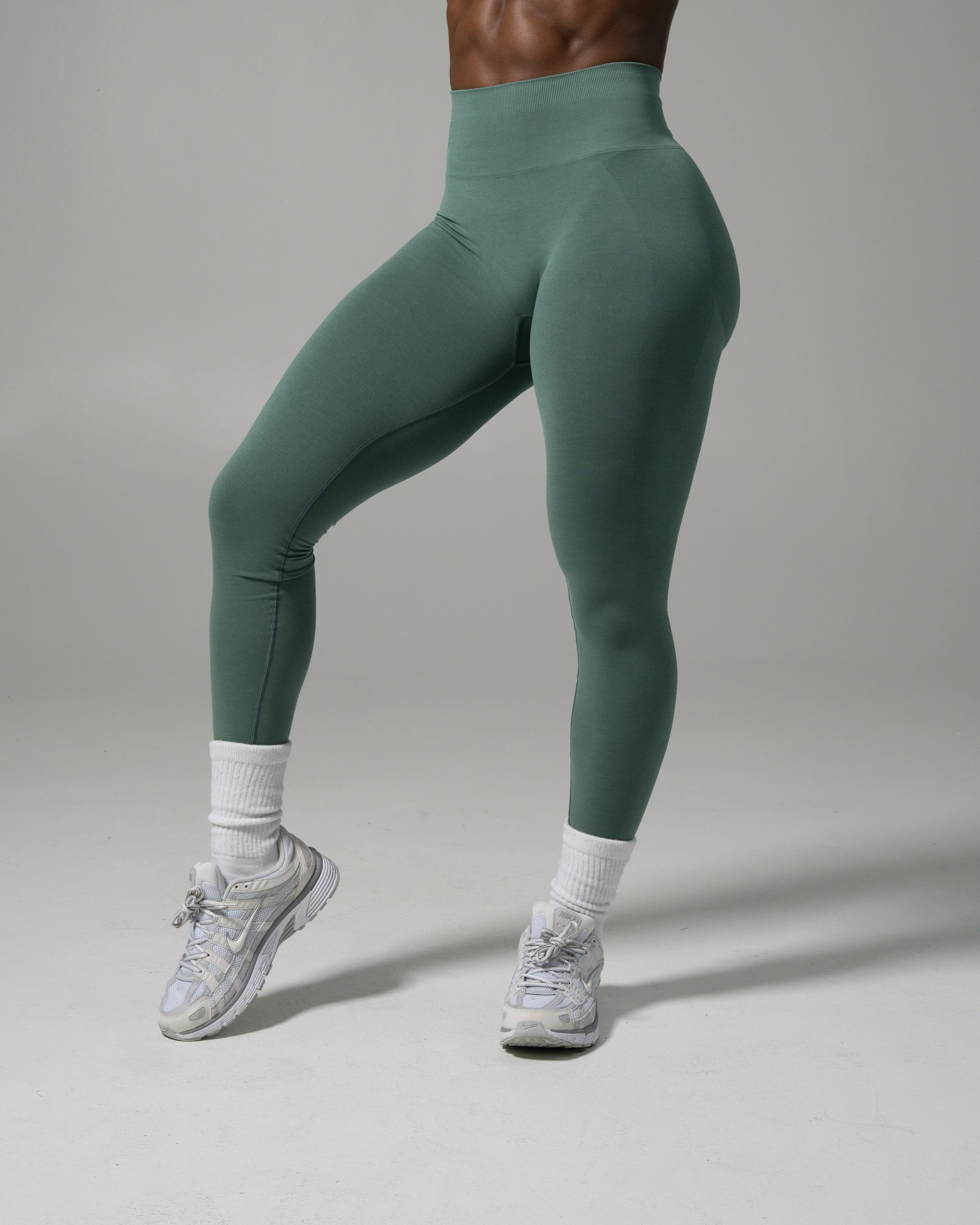 Pump Mid Rise Legging - Juniper Green - Image 3