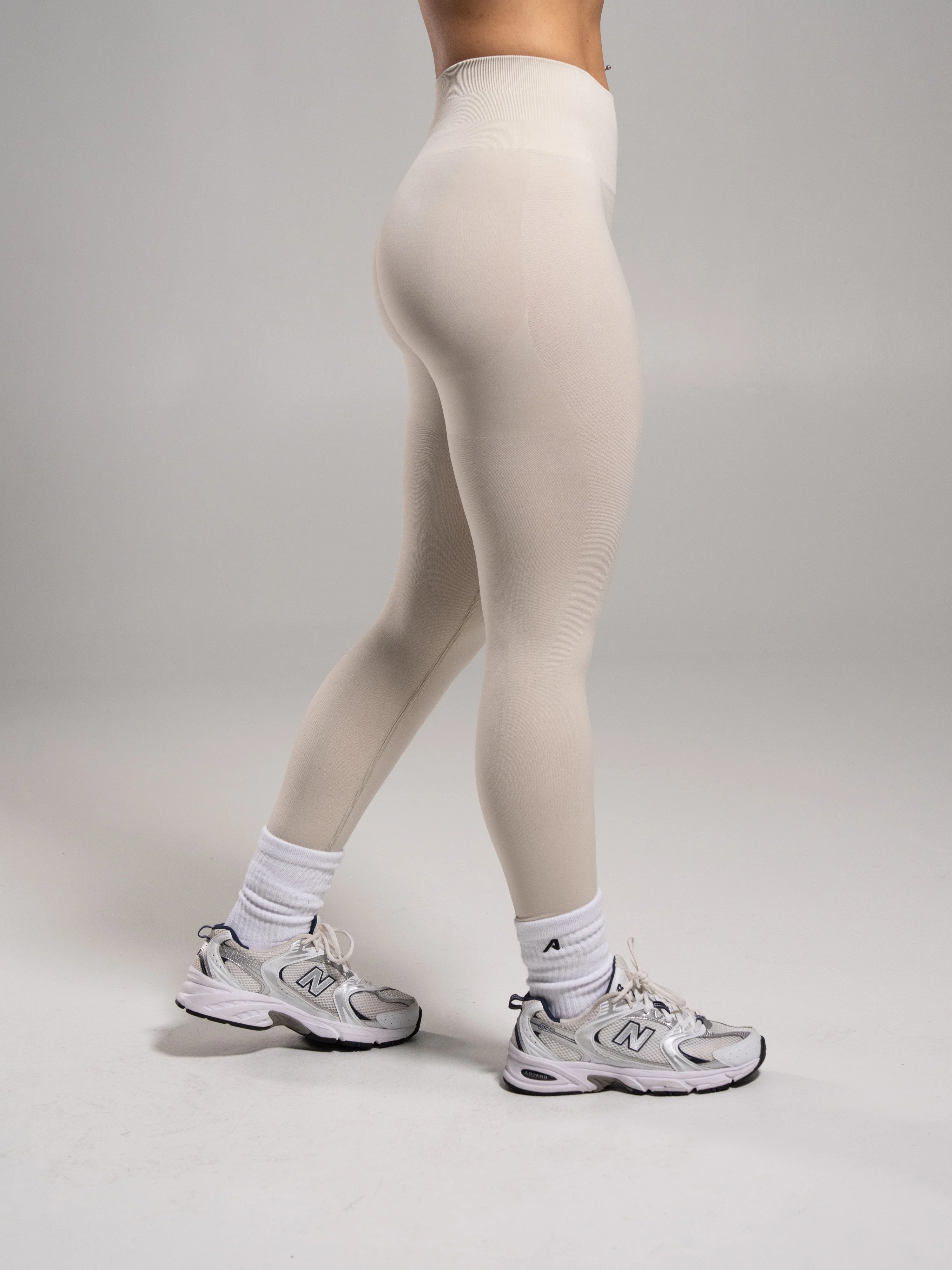 Pump Mid Rise Legging - Wheat - Image 3