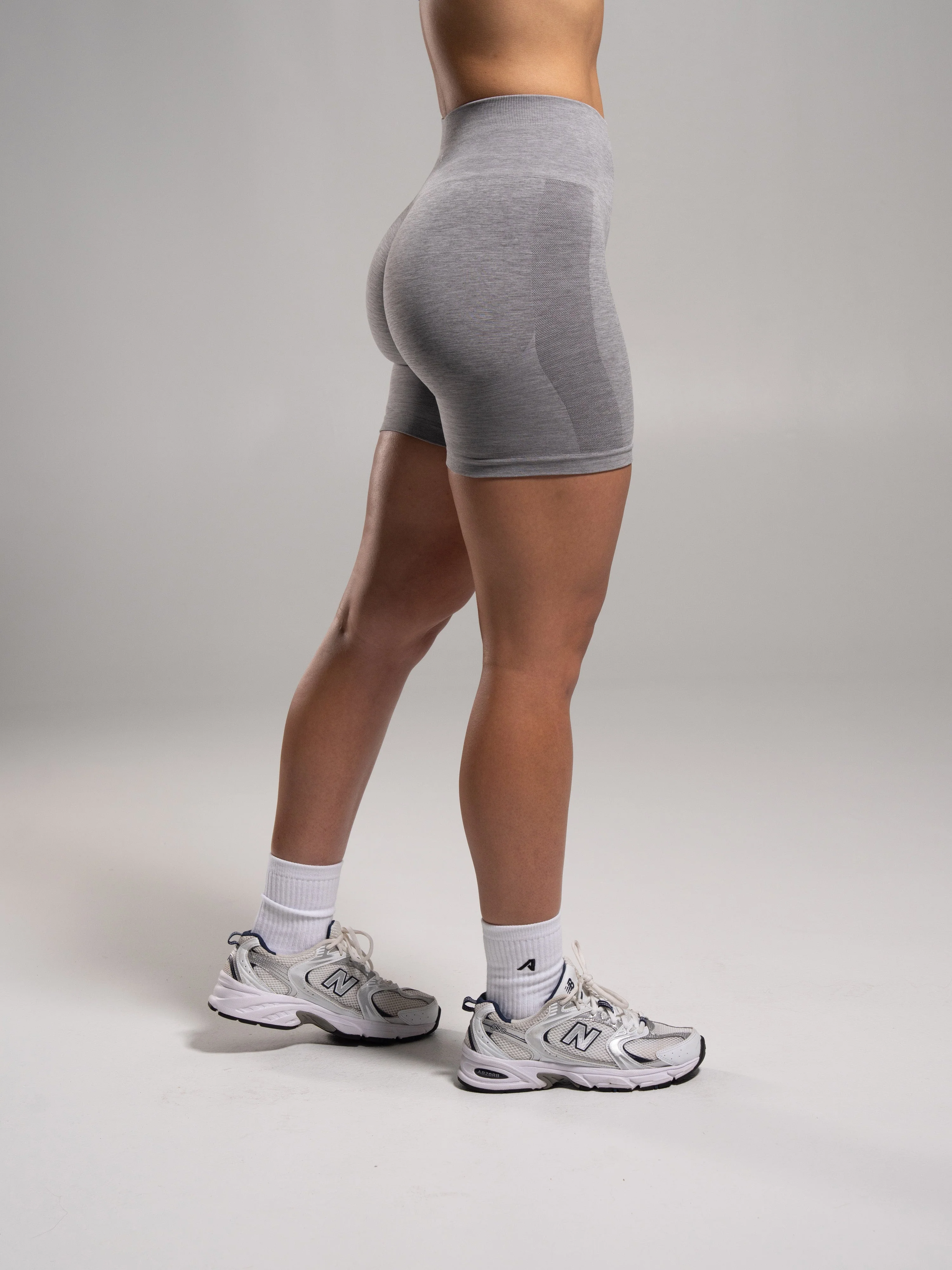 Pump Mid Rise Short - Heather Grey - Image 3