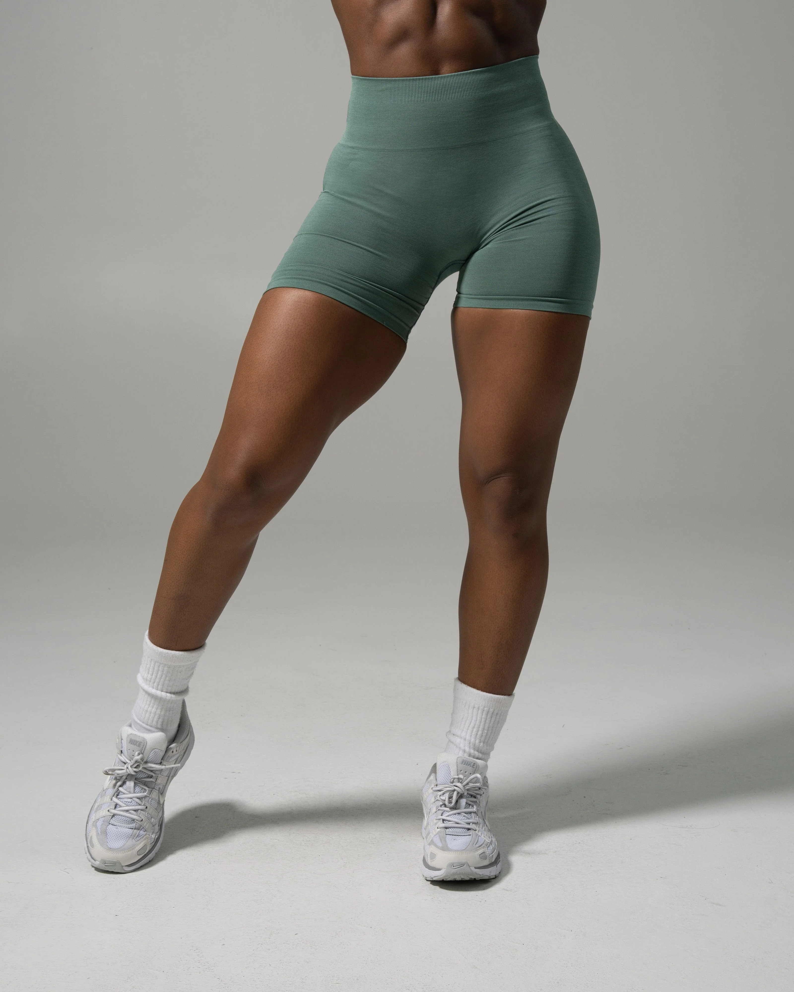 Pump Mid Rise Short - Juniper Green - Image 2