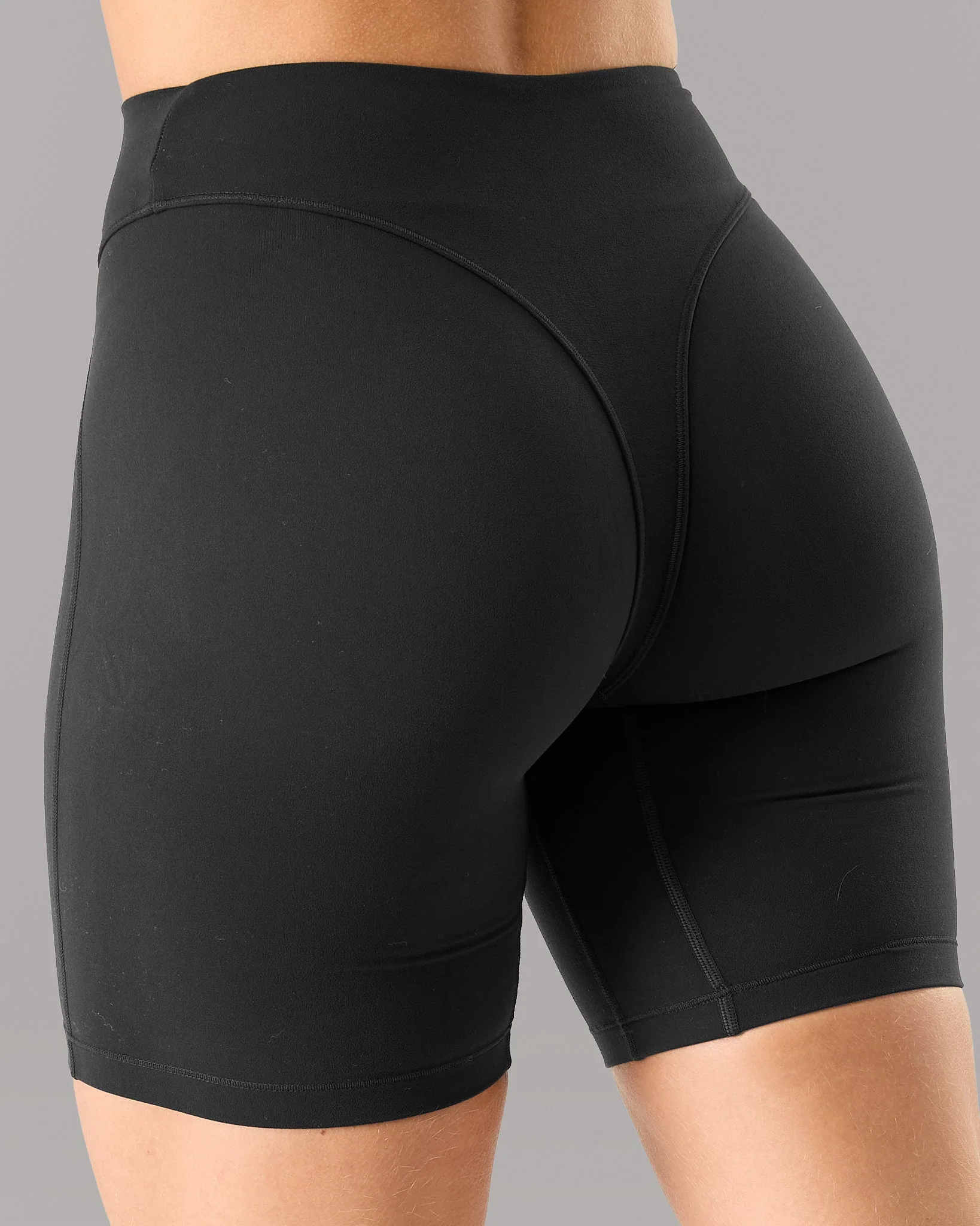Parker Mid Rise Short - Black - Image 7
