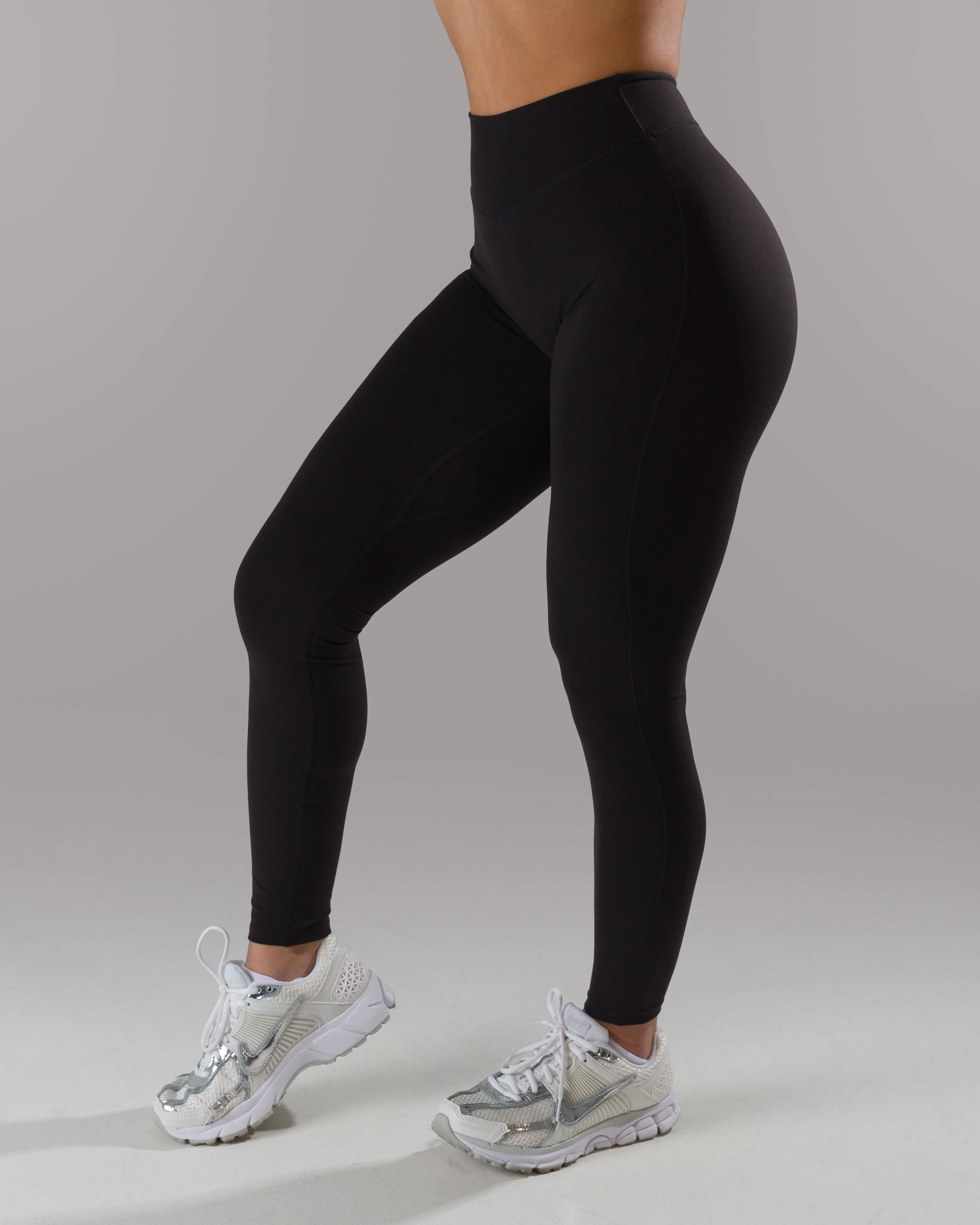 Dip Back Mid Rise Legging - Black - Image 3